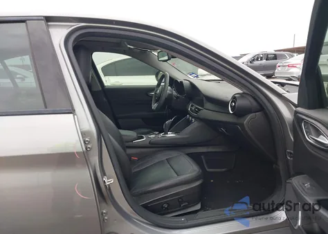 2021 Alfa Romeo Giulia Rwd z USA, uszkodzony, nr VIN ZARFAMAN3M7644958